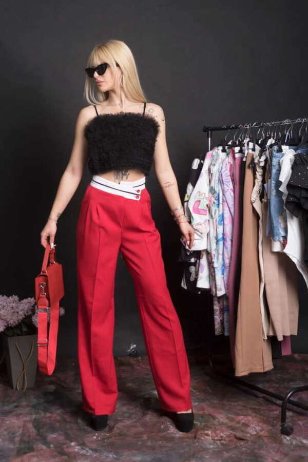 Модерен дамски панталон в червено DP157