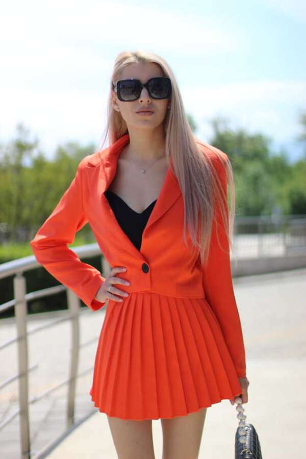 Модерно дамско сако в оранжево V123