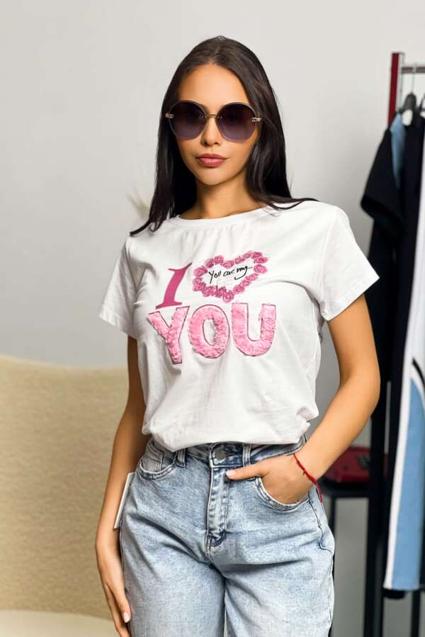 Бяла тениска “I LOVE YOU” с флорални акценти B470